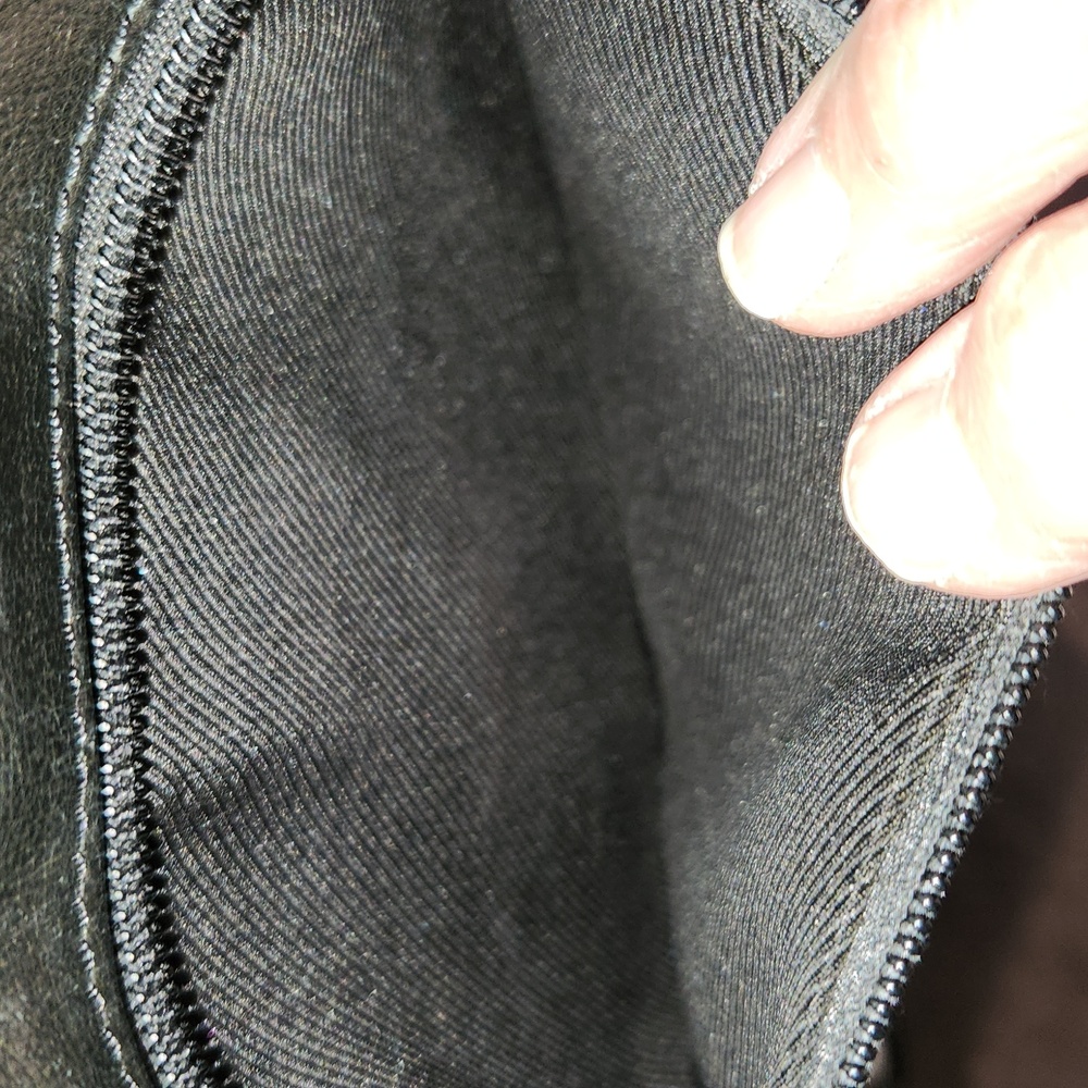 Wilson's Leather crossbody. - Picture 8 of 9